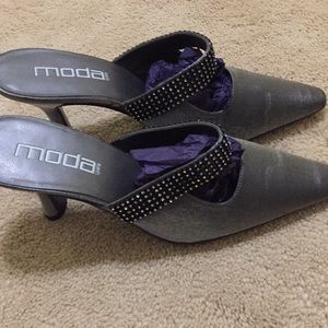 Size 8 Moda spana dark silver gray,very beautiful.